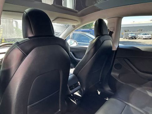Used 2022 Tesla Model Y Long Range AWD/4WD image 13