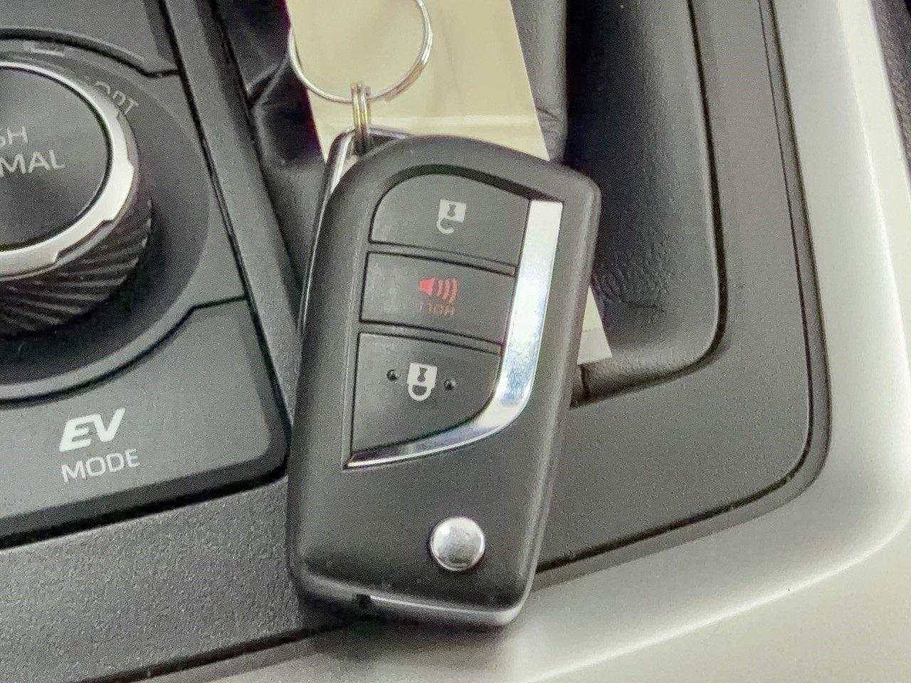 Certified 2025 Toyota RAV4 LE AWD/4WD image 31