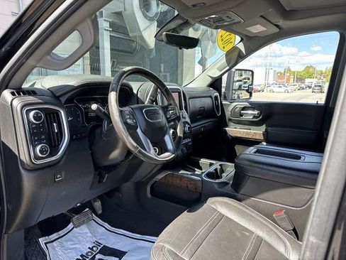 Used 2022 GMC Sierra 2500 Denali w/ Denali Black Diamond Edition AWD/4WD image 11