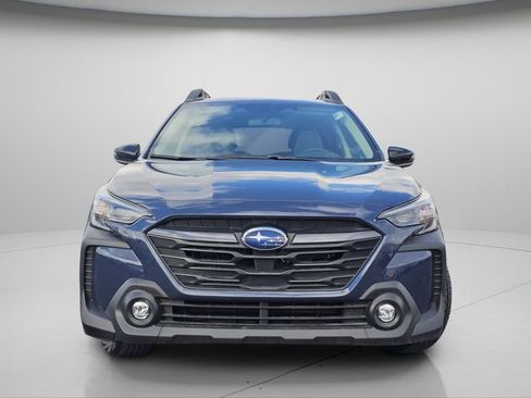 Used 2025 Subaru Outback Premium image 3