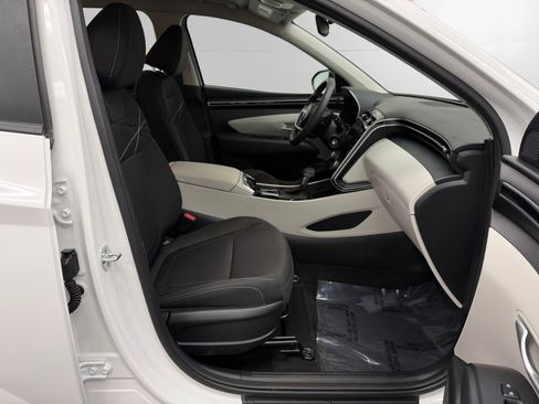 Used 2023 Hyundai Tucson SE image 15