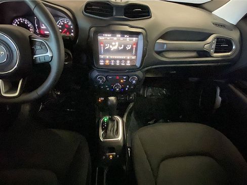 Used 2023 Jeep Renegade Latitude image 14