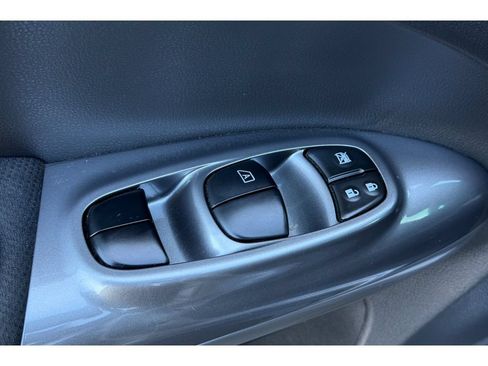 Used 2015 Nissan Juke S FWD image 12