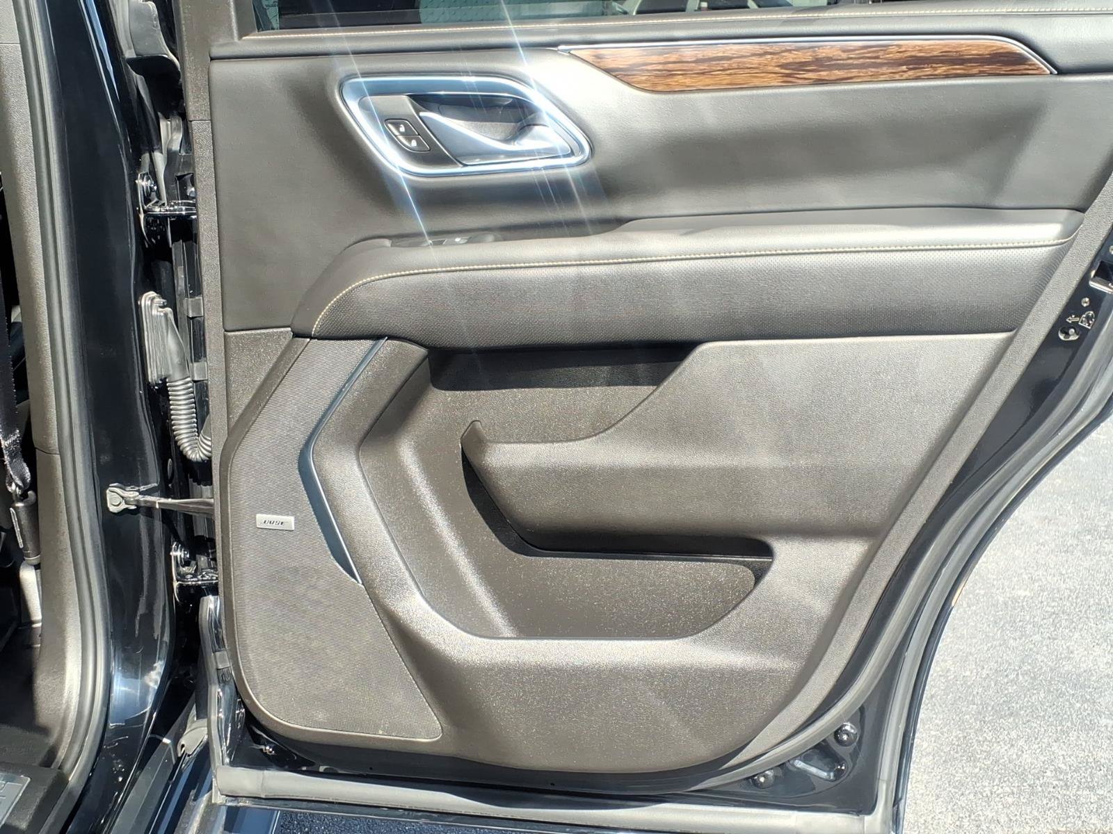 Used 2021 Chevrolet Tahoe Premier AWD/4WD image 13