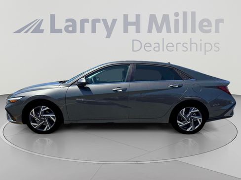 New 2026 Hyundai Elantra Limited FWD image 3