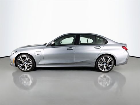 Certified 2023 BMW 330e w/ Premium Package image 4