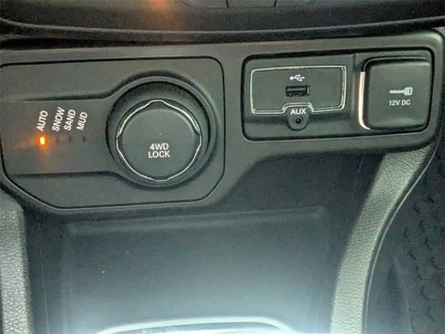 Used 2021 Jeep Renegade Sport image 24