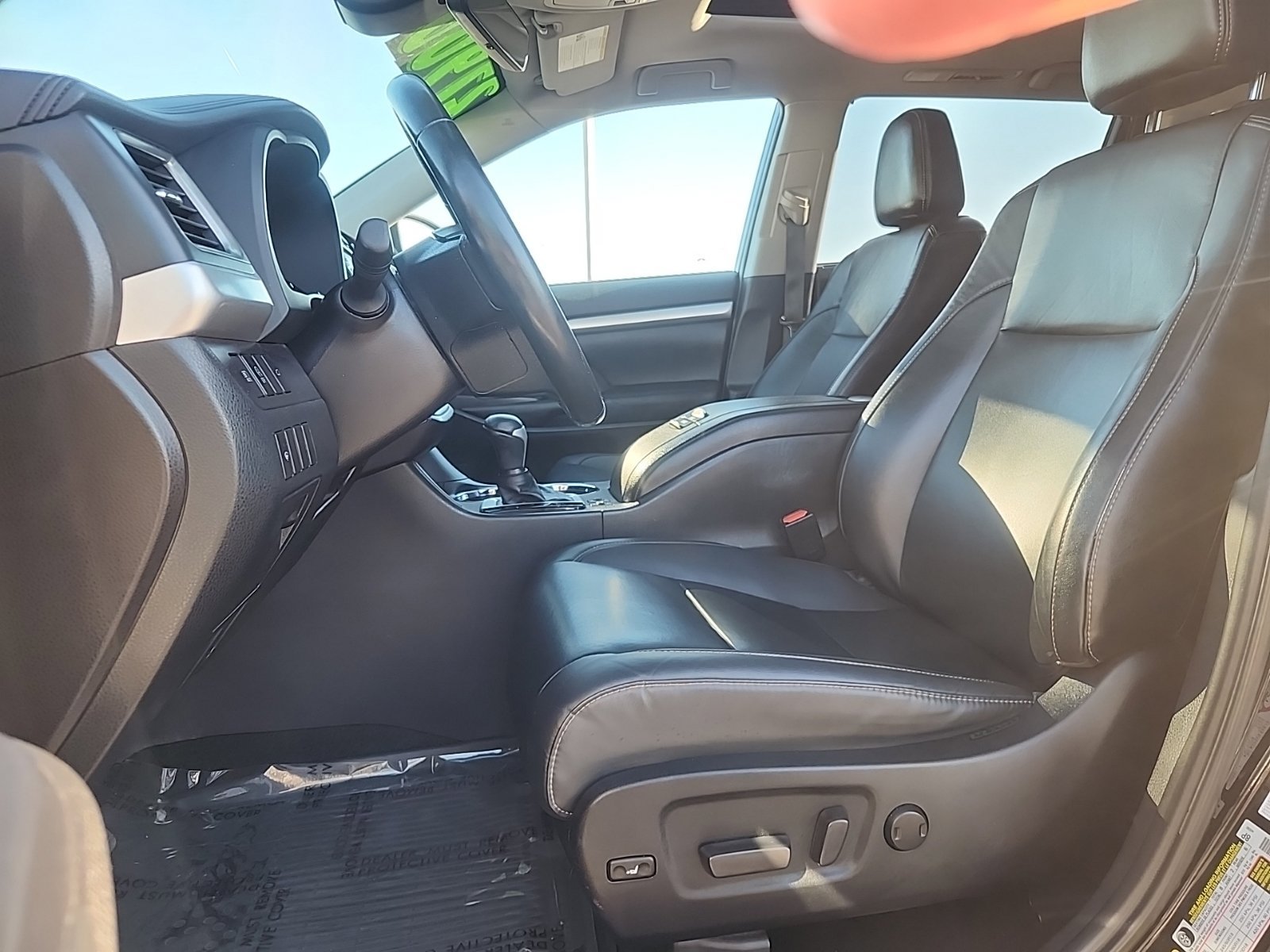 Used 2019 Toyota Highlander XLE AWD/4WD image 35