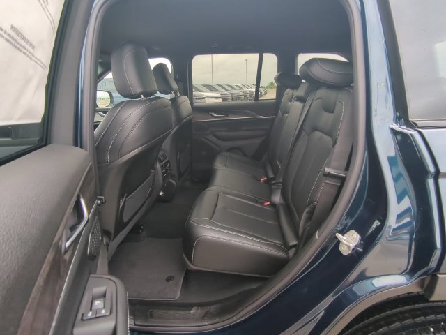 New 2027 Jeep Grand Cherokee Limited RWD image 16