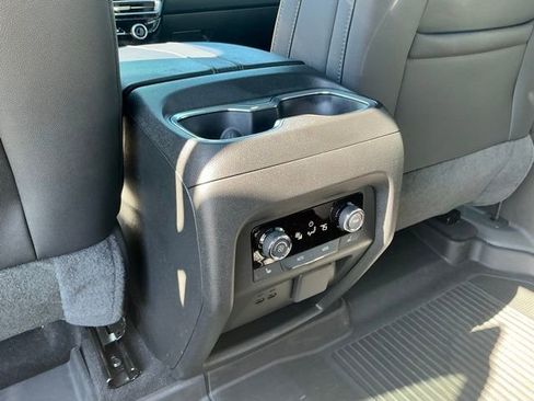 Used 2025 Chevrolet Traverse High Country AWD/4WD image 37