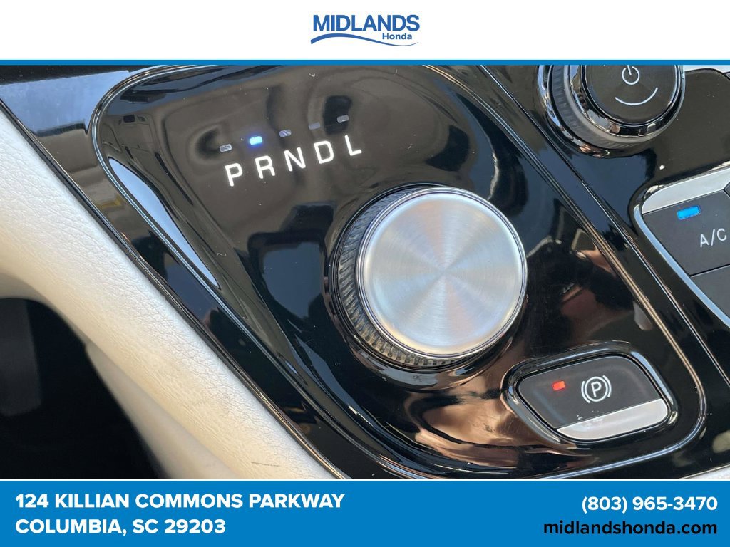 Used 2023 Chrysler Pacifica Limited FWD image 32