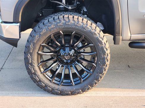 New 2026 GMC Sierra 1500 SLT image 8