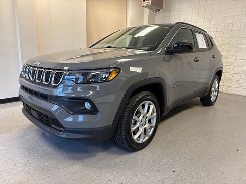 Used 2023 Jeep Compass Latitude AWD/4WD image 13