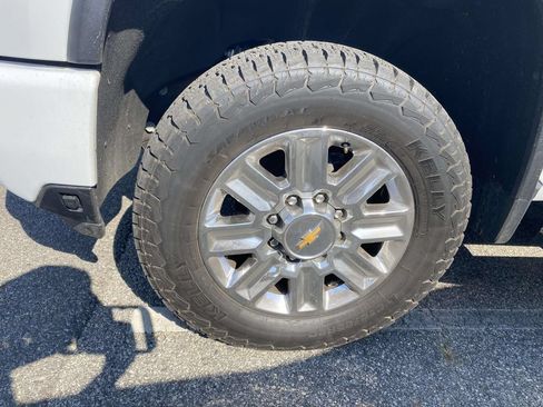 Used 2024 Chevrolet Silverado 2500 High Country AWD/4WD image 9