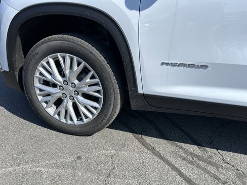 Used 2026 GMC Acadia Elevation w/ Elevation Premium Package image 3