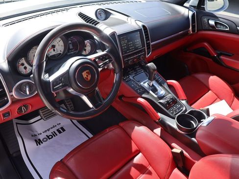 Used 2016 Porsche Cayenne Turbo S image 12