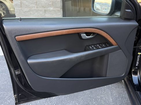 Used 2010 Volvo XC70 3.2 image 45