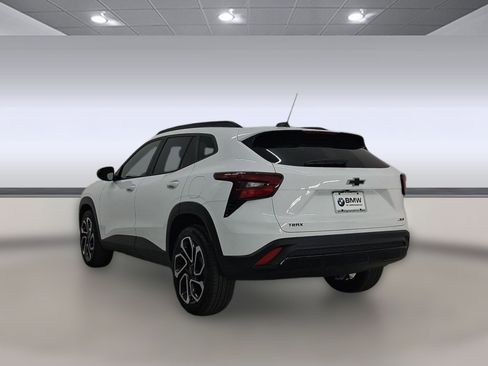 Used 2025 Chevrolet Trax RS w/ Sunroof Package image 3