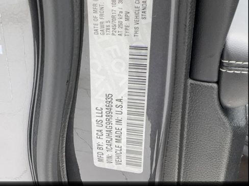 Used 2024 Jeep Grand Cherokee Laredo AWD/4WD image 48