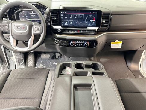 New 2025 GMC Sierra 1500 Elevation image 13