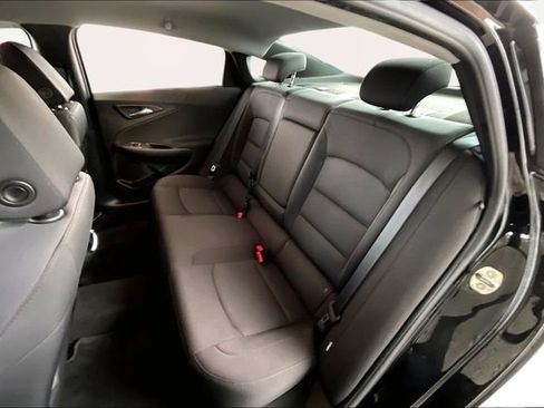 Used 2018 Chevrolet Malibu LT image 16