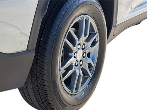 Used 2025 GMC Acadia Elevation image 12