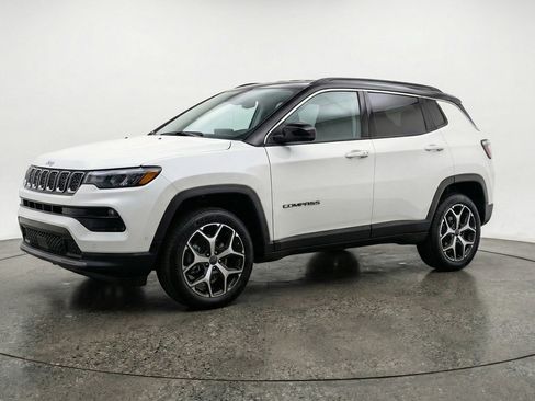 Used 2025 Jeep Compass Limited image 3