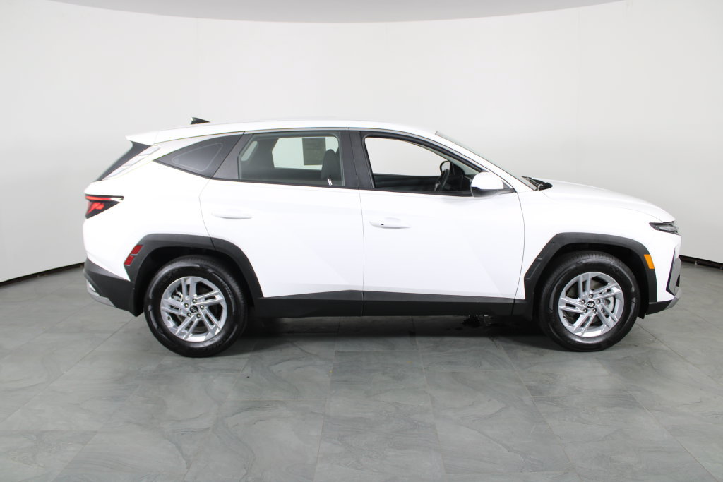Used 2026 Hyundai Tucson SE FWD image 12