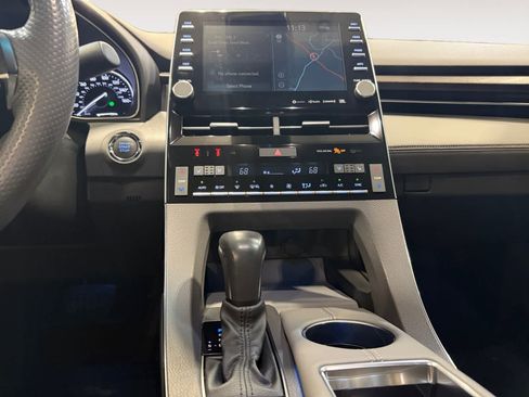 Used 2022 Toyota Avalon Limited image 16