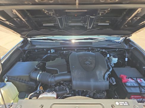 Used 2019 Toyota Tacoma TRD Sport w/ TRD Premium Sport Package RWD image 20