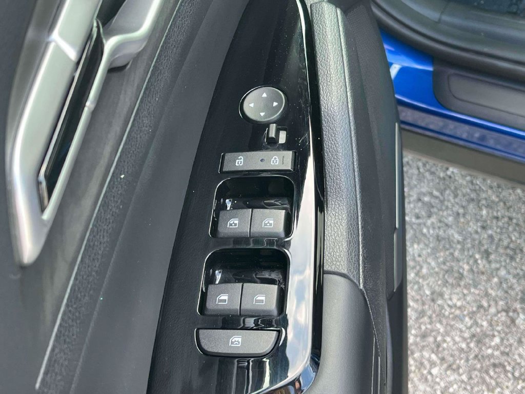 Used 2025 Kia Sportage X-Line AWD/4WD image 14