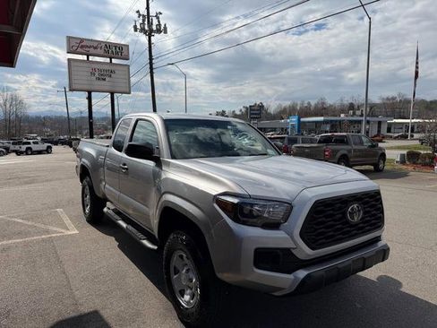 Used 2021 Toyota Tacoma SR image 3