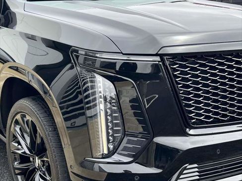Used 2026 Cadillac Escalade ESV Platinum Sport w/ LPO, ONYX Package AWD/4WD image 11
