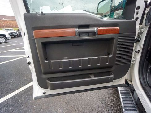 Used 2012 Ford F250 King Ranch w/ King Ranch w/Chrome Pkg image 18
