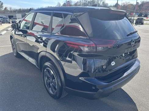 Used 2025 Nissan Rogue SV image 6