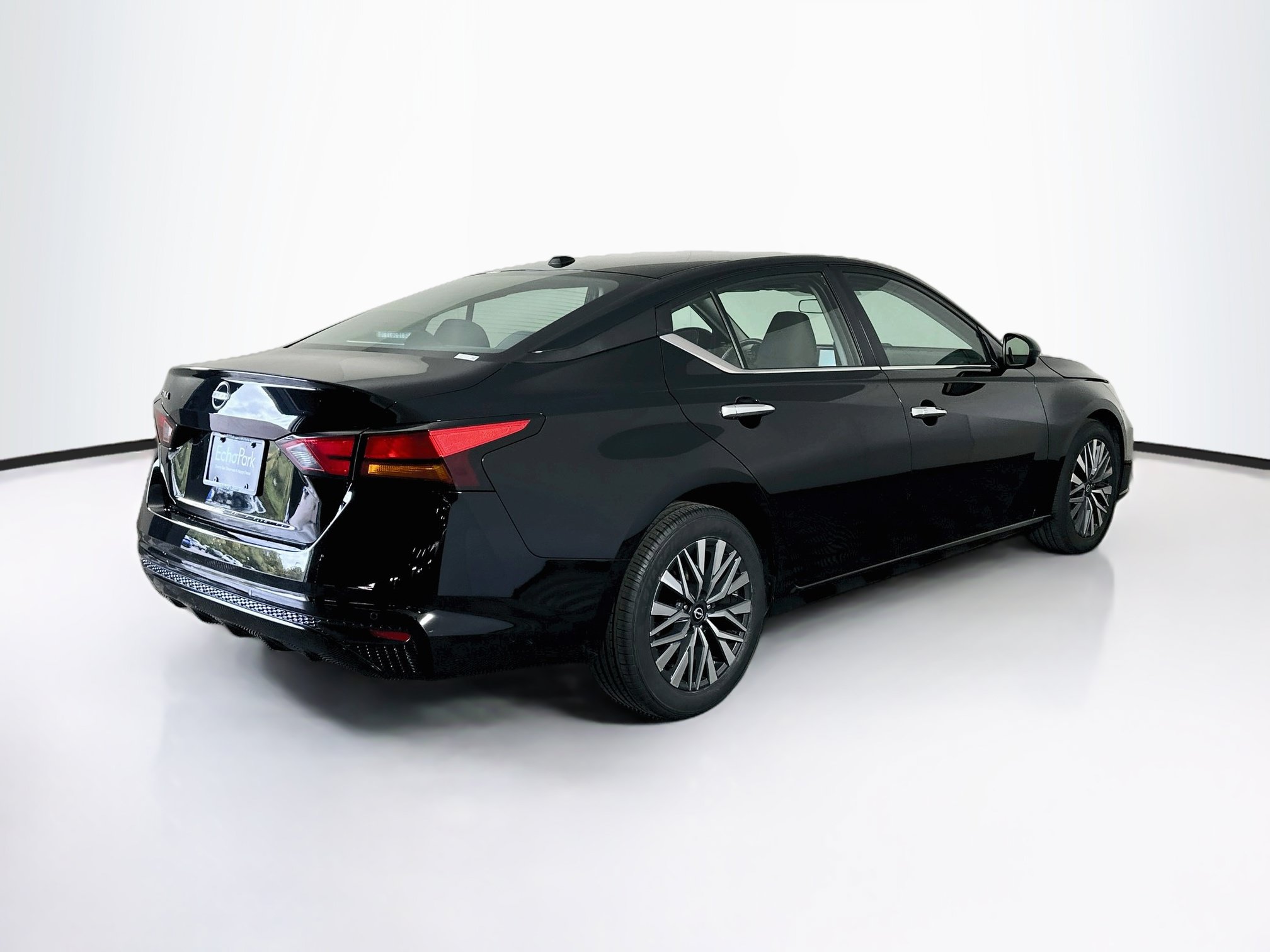 Used 2025 Nissan Altima 2.5 SV FWD image 9