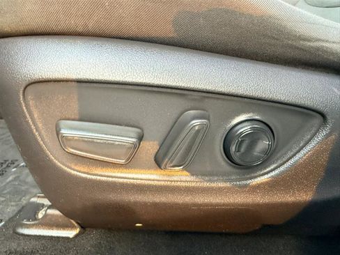 Used 2019 Toyota RAV4 XLE AWD/4WD image 32