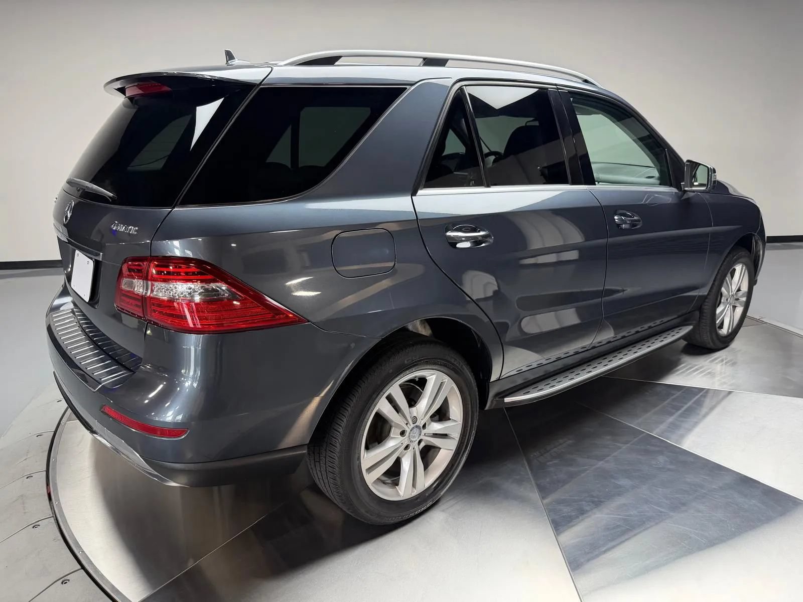 Used 2015 Mercedes-Benz ML 350 4MATIC w/ Premium 1 Package image 2