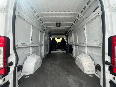 Used 2023 RAM ProMaster 2500 FWD image 9