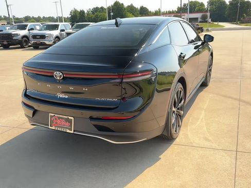 Used 2025 Toyota Crown Platinum image 8