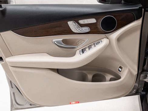 Used 2022 Mercedes-Benz GLC 300 4MATIC image 9