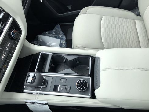 New 2025 Nissan Pathfinder SV image 27