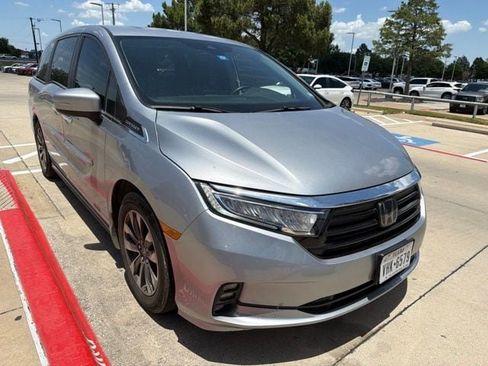 Used 2024 Honda Odyssey EX-L image 3