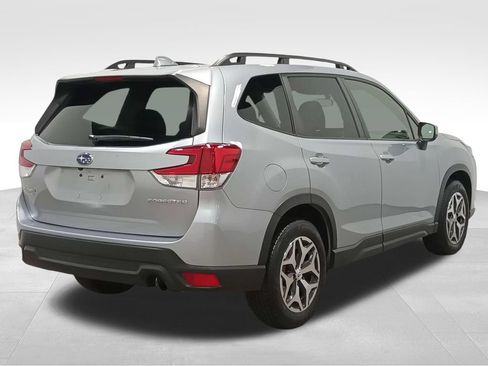 Used 2022 Subaru Forester Premium AWD/4WD image 3