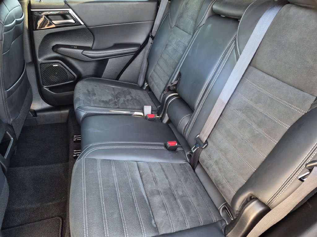 Used 2025 Mitsubishi Outlander SE AWD/4WD image 28