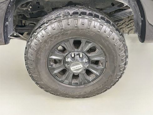 Used 2022 Ford F250 Lariat w/ Tremor Off-Road Package image 28