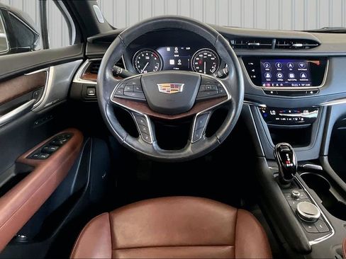 Used 2023 Cadillac XT5 Premium Luxury w/ Technology Package FWD image 2