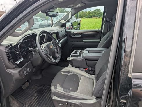 Used 2024 Chevrolet Silverado 1500 LT AWD/4WD image 15