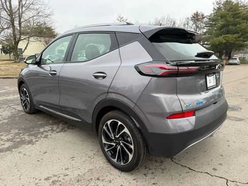 Used 2023 Chevrolet Bolt EUV Premier w/ Sun & Sound Package image 6