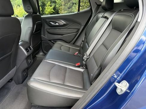 Used 2023 GMC Terrain SLT w/ Infotainment Package II FWD image 23